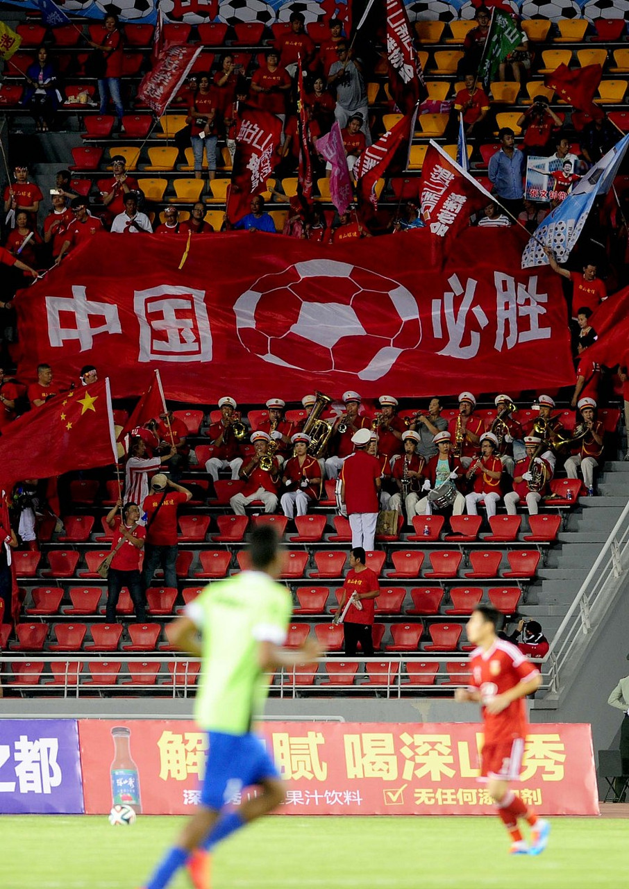 爱体育-中超联赛进入激烈角逐阶段，排位争夺激烈