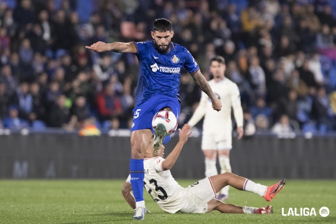 爱体育官网-切尔西中卫长期伤缺，球队防守岌岌可危