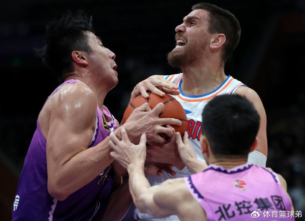 沃尔夫斯堡客场落败,遭到汉堡施压欲止连败 沃尔夫斯堡客场落败,遭到汉堡施压欲止连败