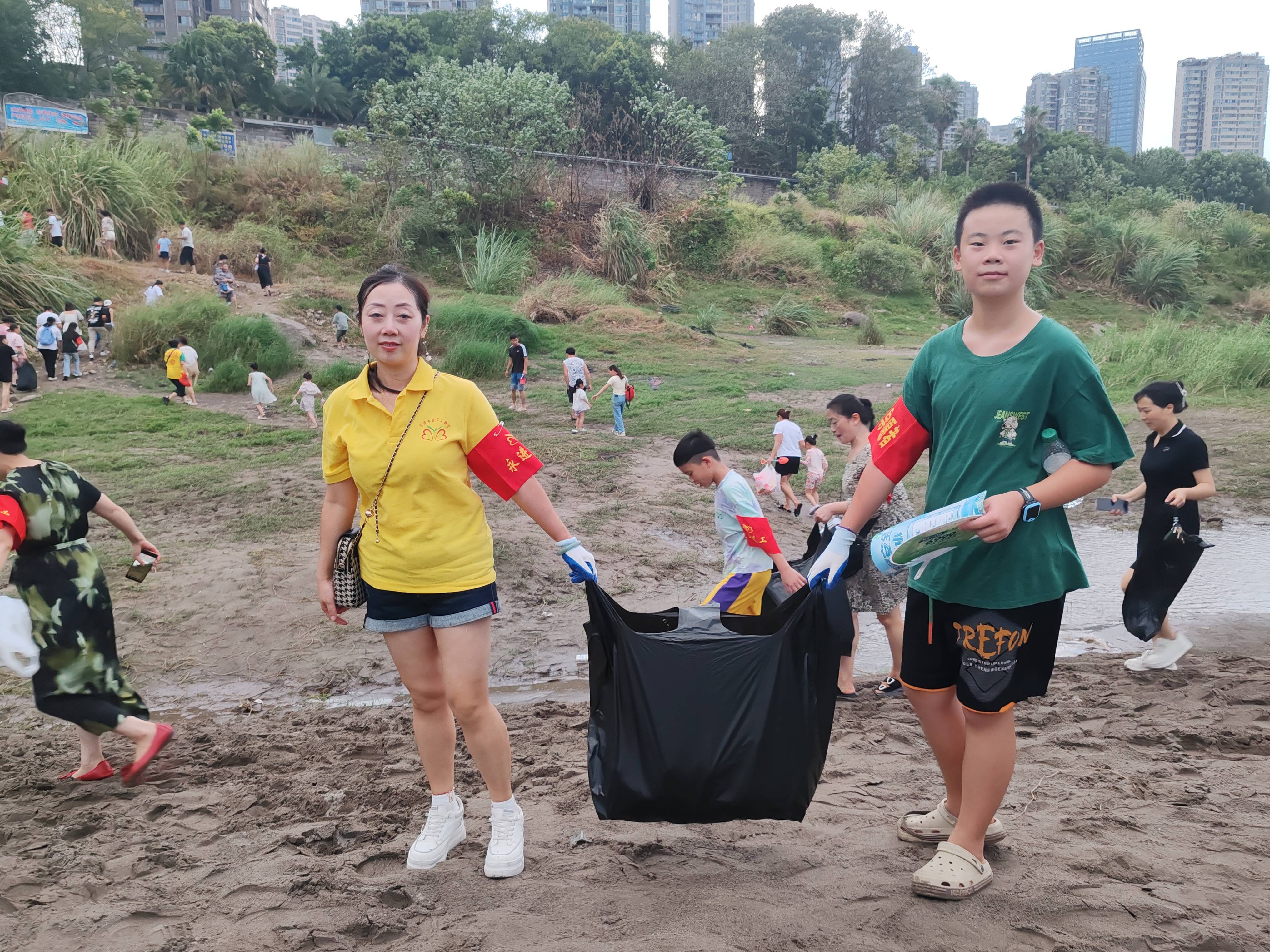 江阴市找凯旋开展沿江水域环保志愿活动