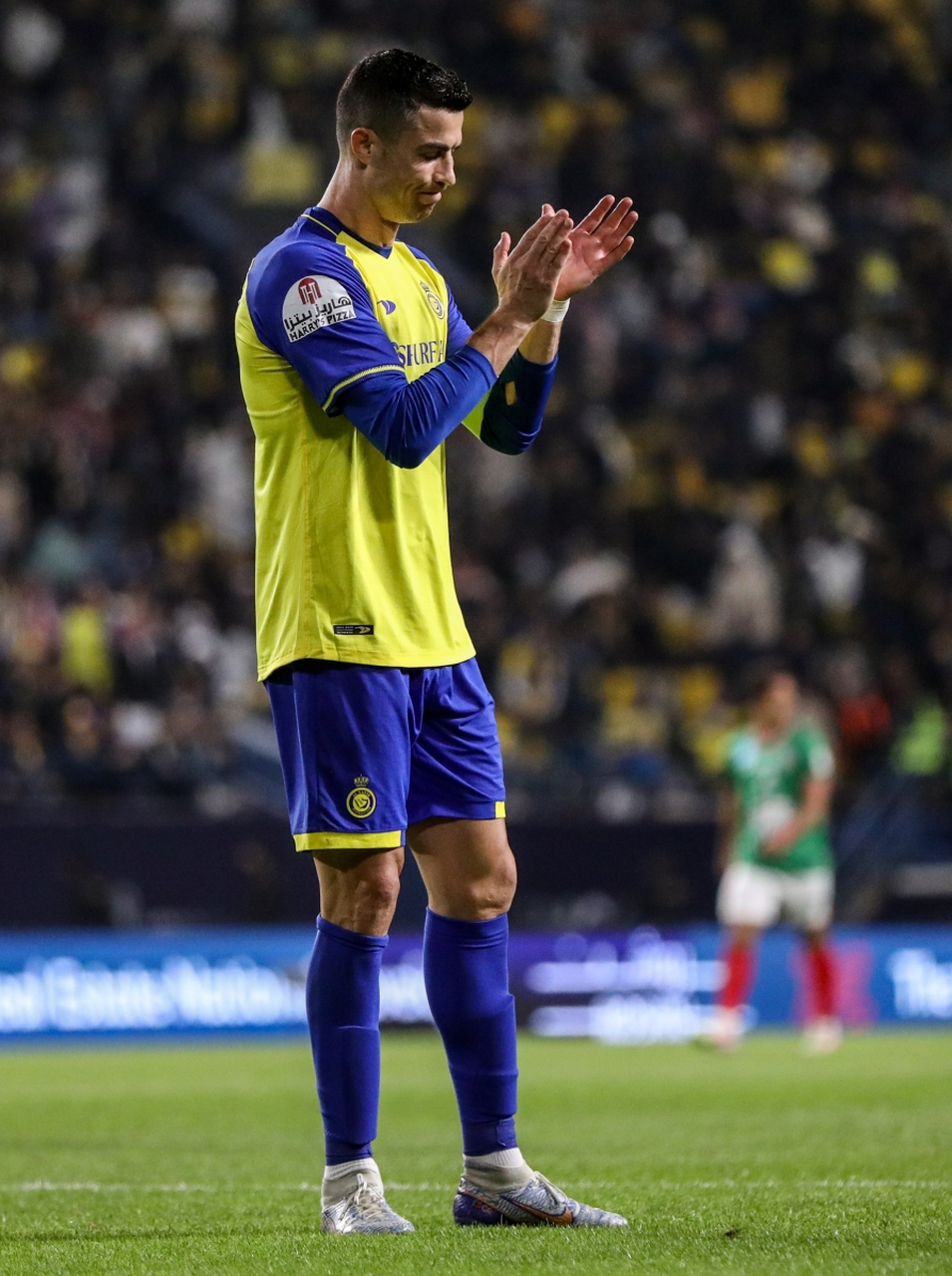 伊朗球队力克对手，勇夺胜利