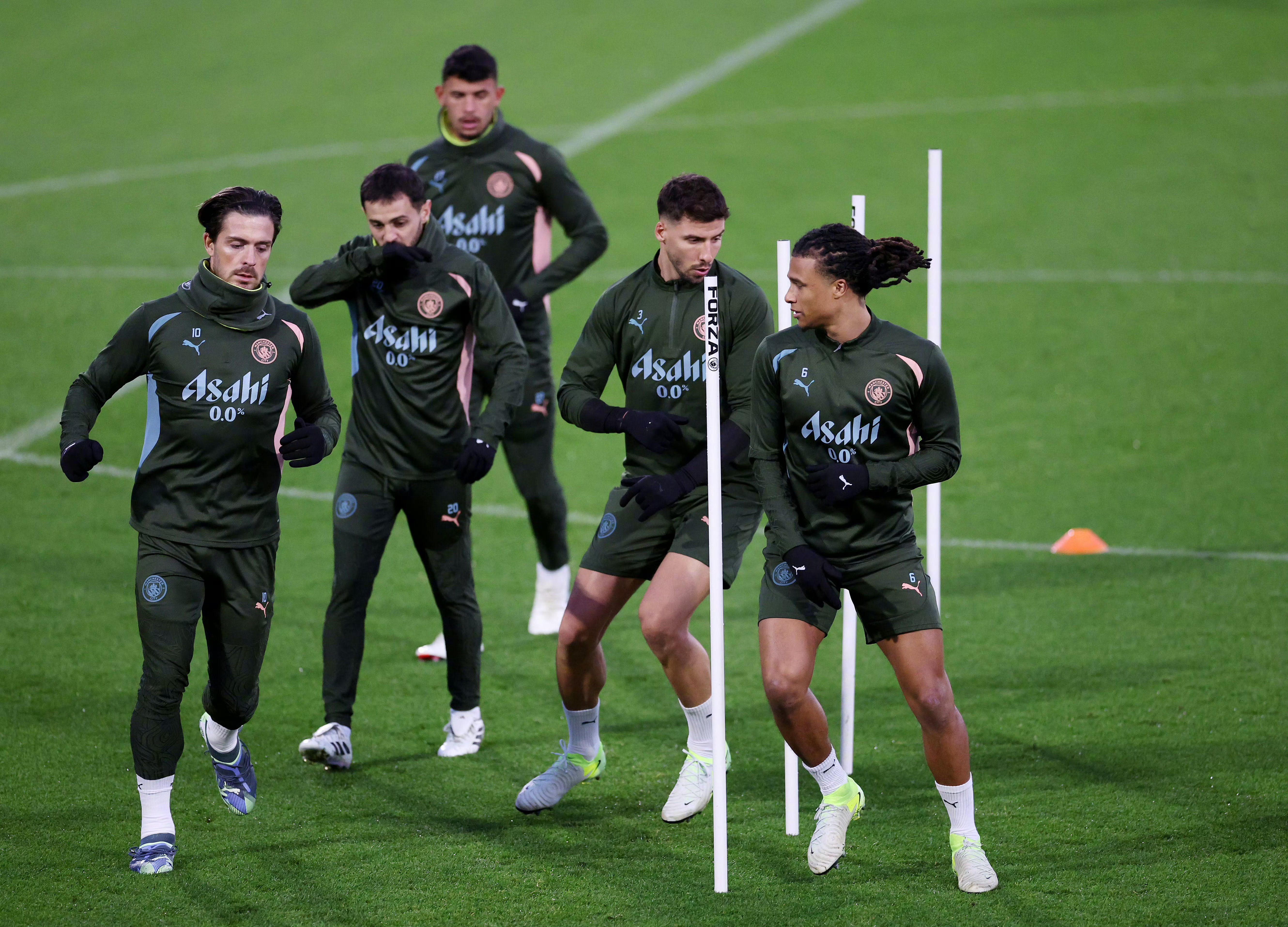 爱体育官方网站-曼城球员集体训练，力争取得连胜