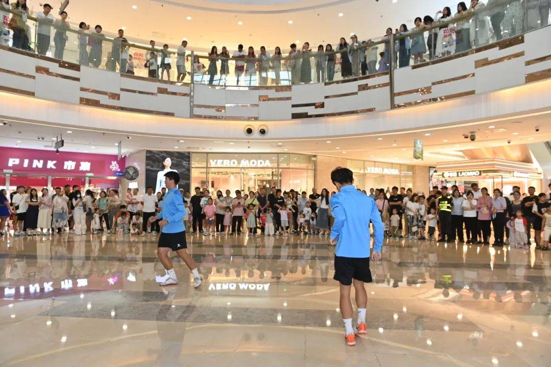 欧洲杯预选赛热门赛事，观众热力翻滚