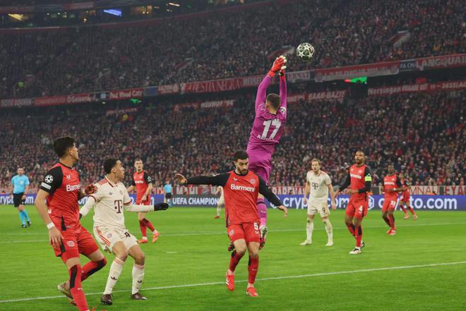 爱体育官方网站-利物浦门将表现抢眼，阿利松神勇扑救多次保住球队领先优势