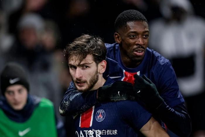 利物浦门将表现抢眼，阿利松神勇扑救多次保住球队领先优势