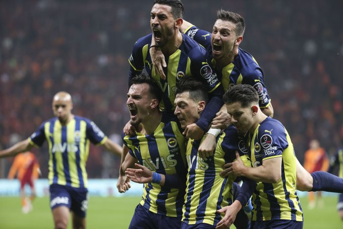 实力相当的两支球队上演对决,结果让人意外 实力相当的两支球队上演对决,结果让人意外