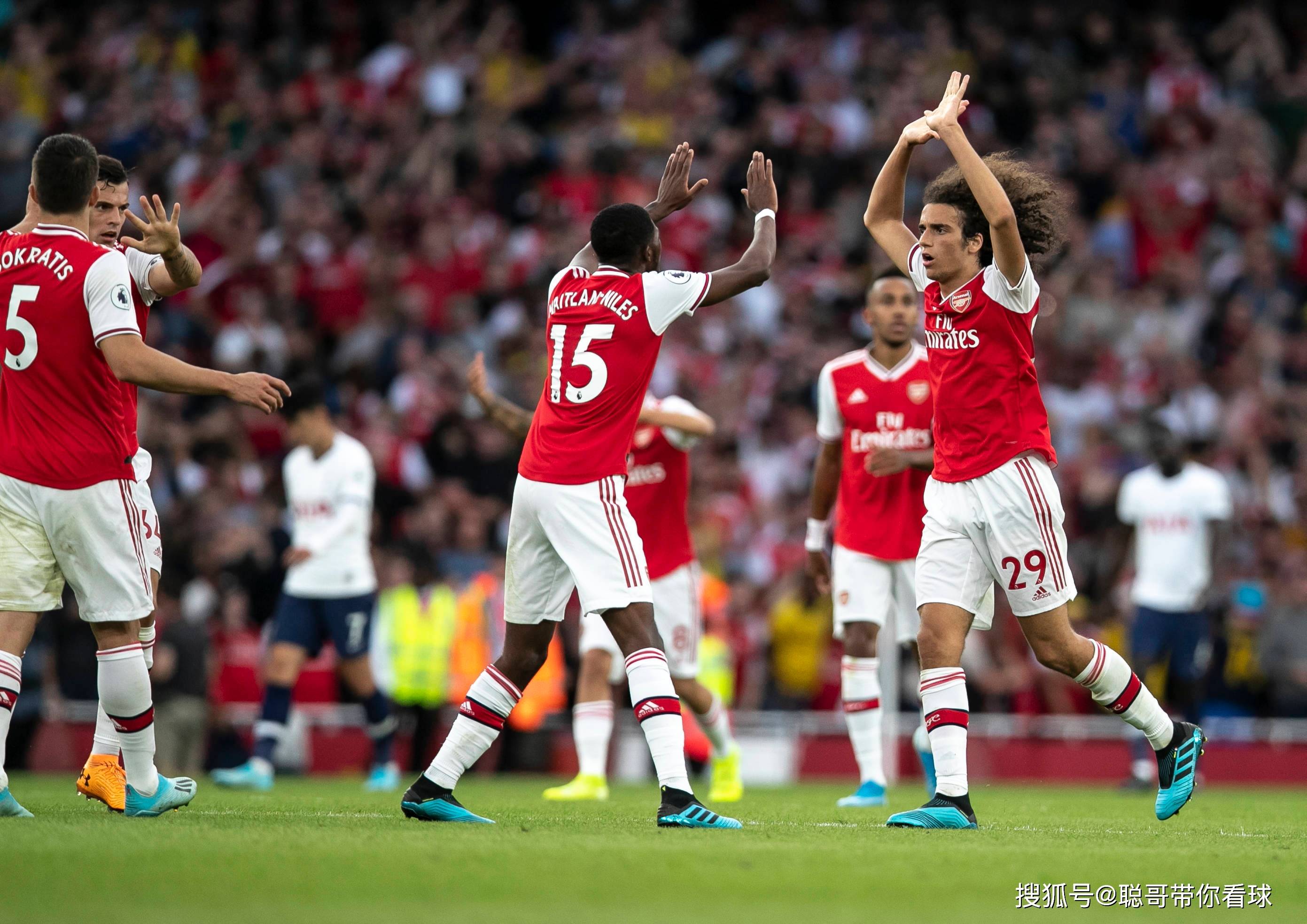 爱体育-阿森纳中场传球连续，进攻火力不断