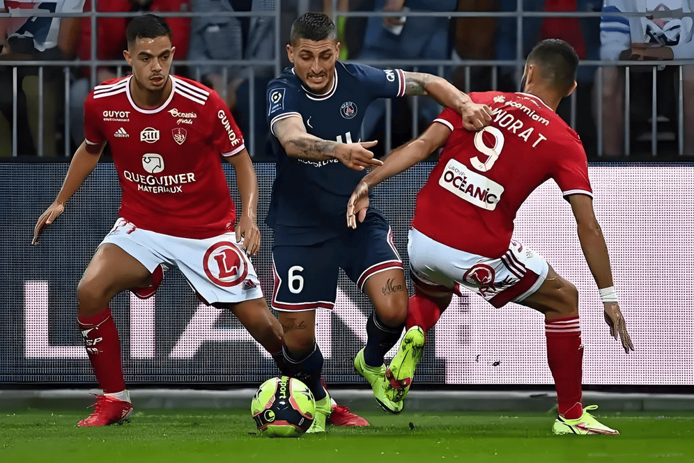 爱体育官网-霍芬海姆不敌里昂，客场0:2惨败积分难得一分