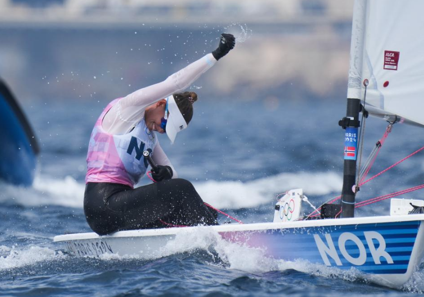 标枪比赛中，挪威选手创下新纪录