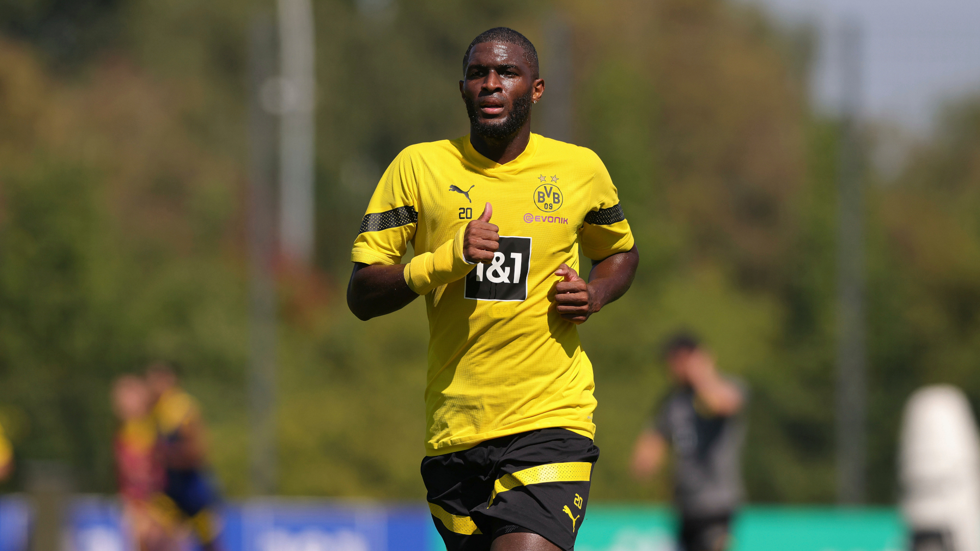 爱体育官网-沙尔克04球迷呼吁团结，球队需凝聚力量！