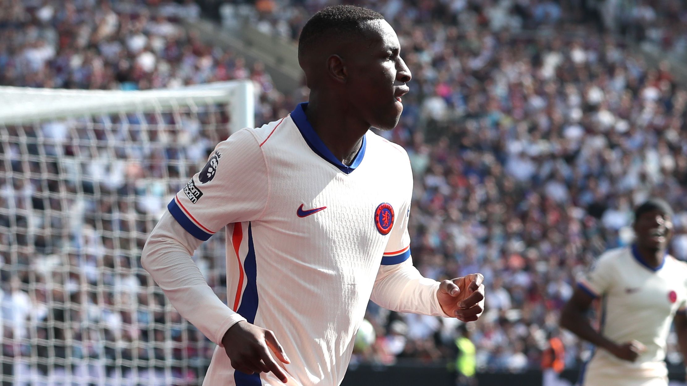 切尔西客场大胜，逆转取得宝贵三分