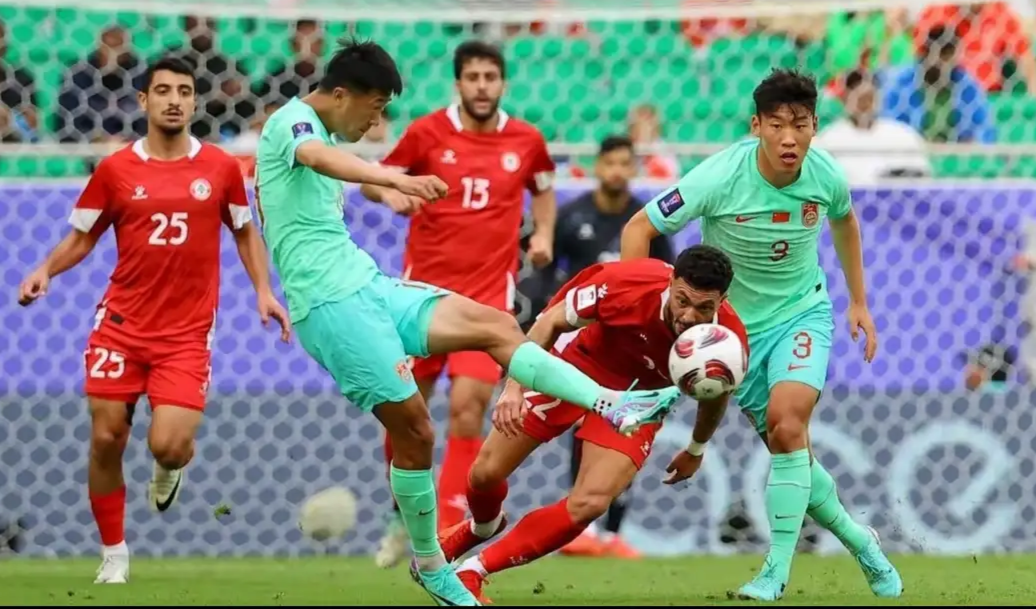 爱体育-顶级球队遭遇强敌，需要全队协力应对困境