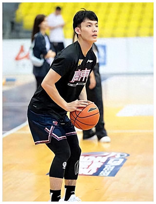 广州队以惊艳表现赢得最新比赛冠军