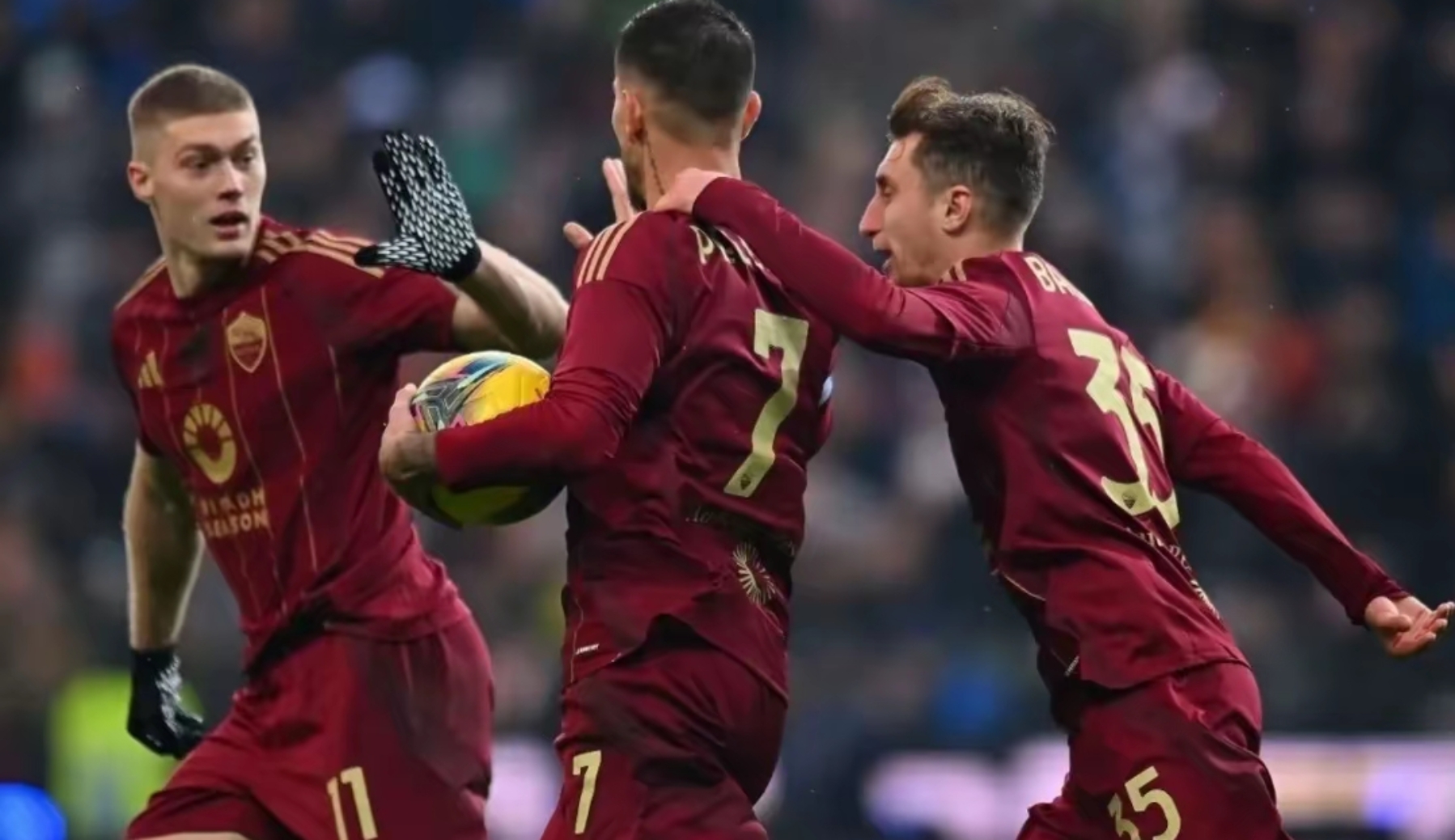 意甲比赛中球员的强力射门，打破僵局取胜