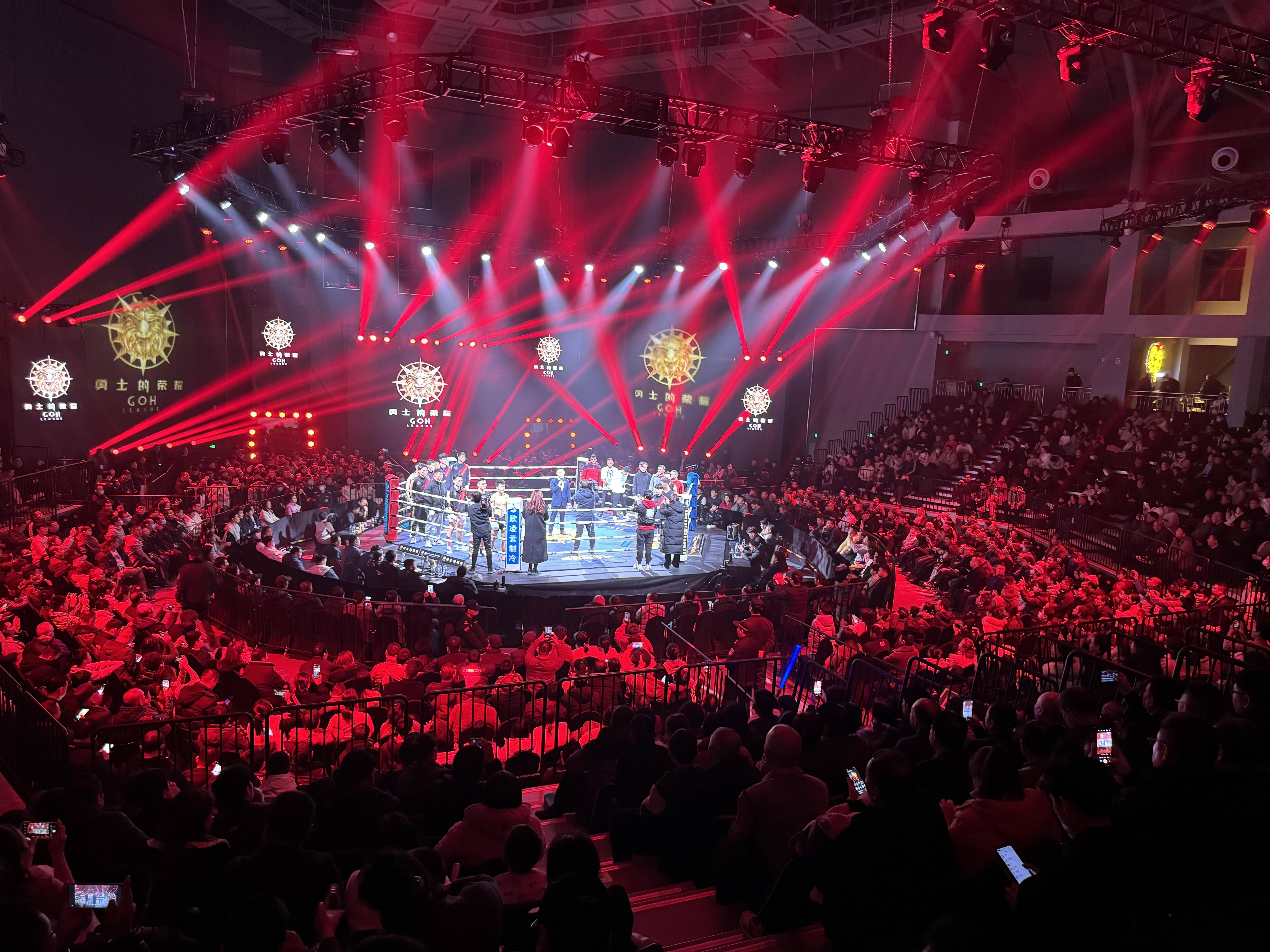 国内足球巅峰对决现场，强者将逐鹿擂台