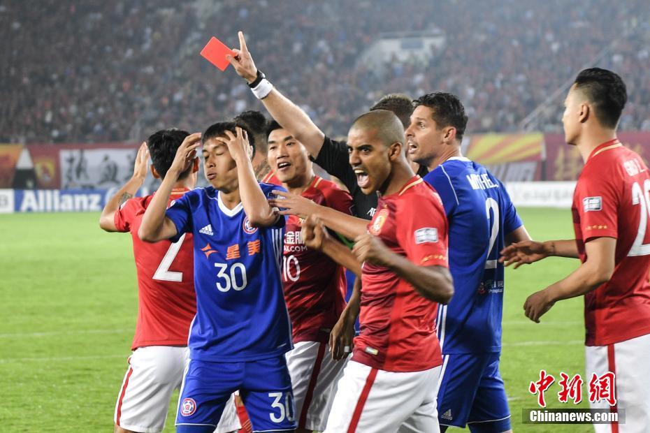 爱体育官方网站-恒大主场大胜，雄踞榜首位置