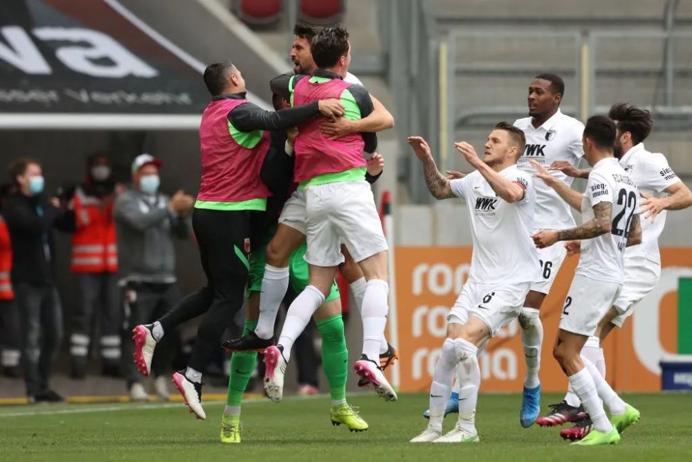 爱体育-不莱梅球员应对挑战，努力为追平比赛加把