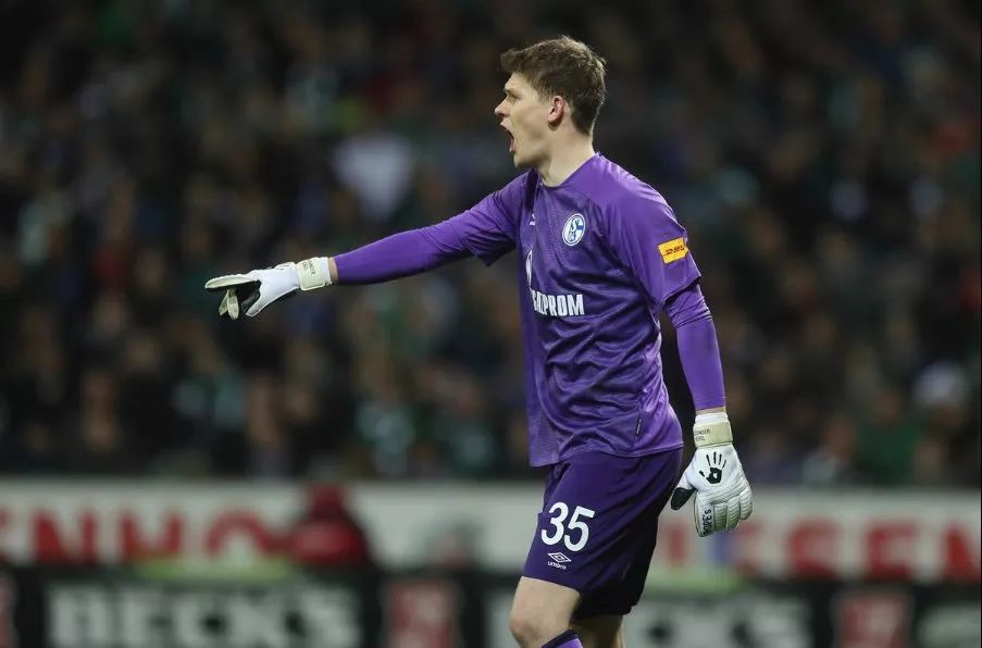 不莱梅球员应对挑战，努力为追平比赛加把