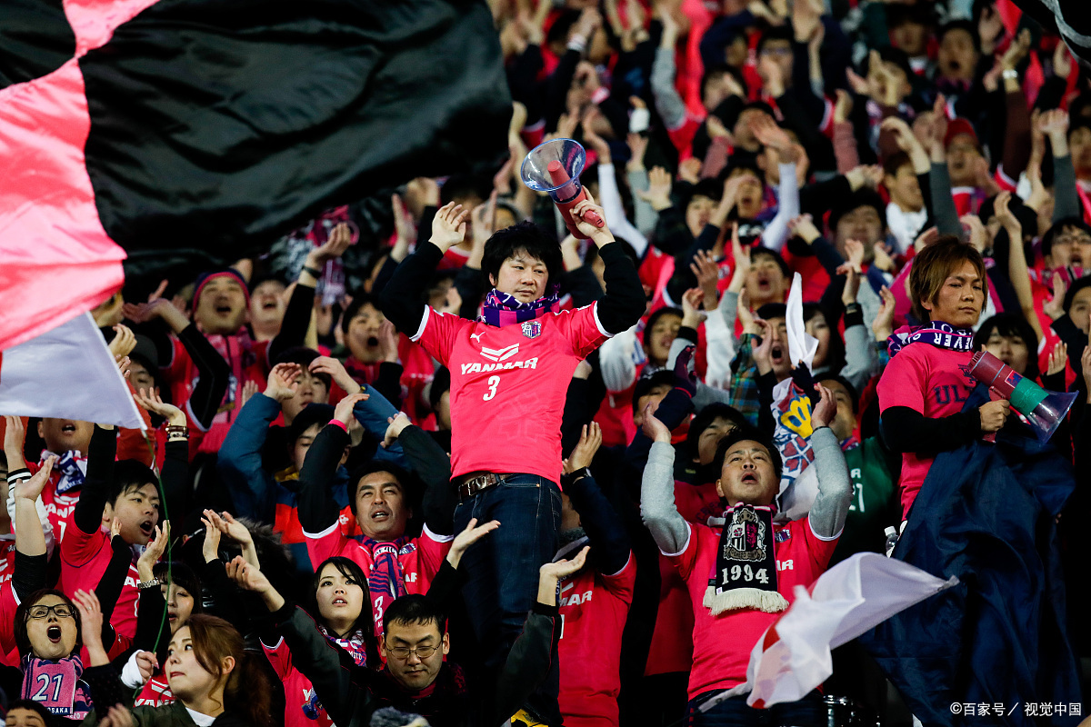 体育盛事吸引众多粉丝，气氛热烈