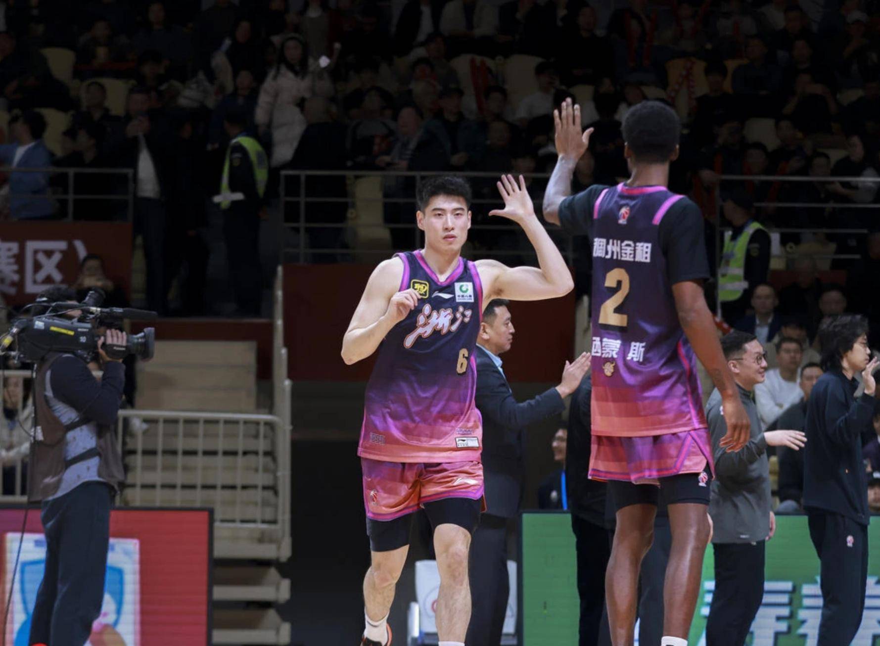 爱体育-布莱克浦击败劲敌，球队冲击前列