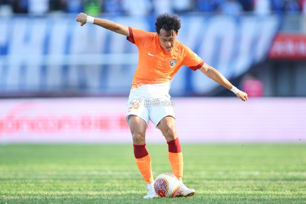 爱体育官方网站-队长突然负伤，球队集体为其祝福