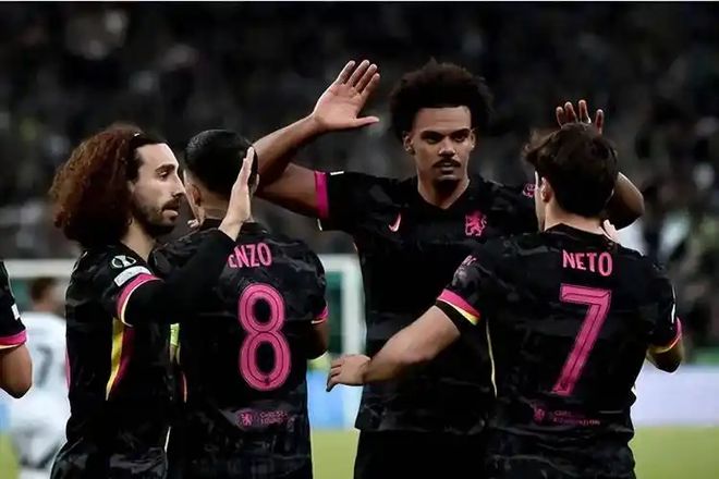 瓦伦西亚客场逆转，抢夺欧战席位