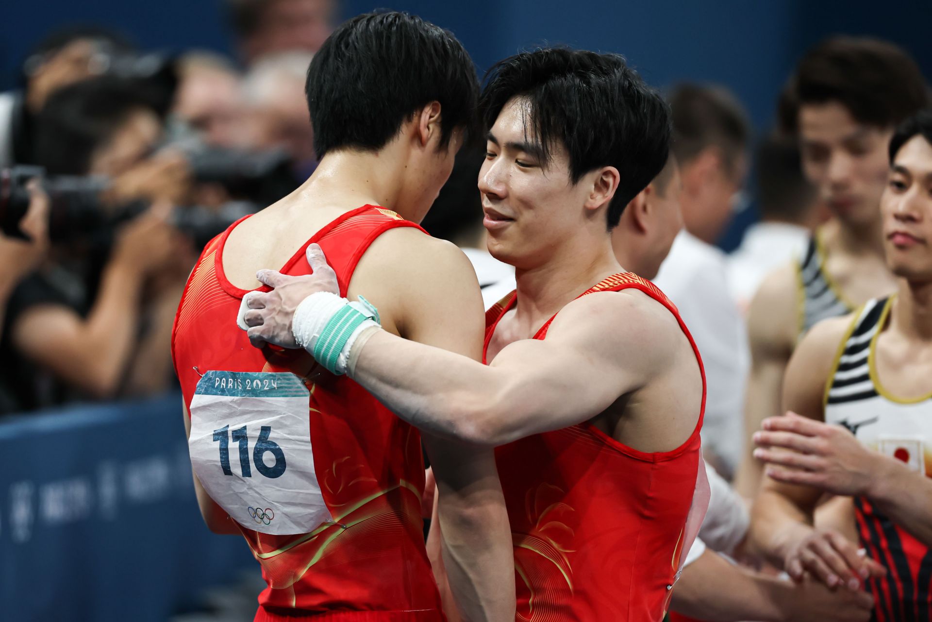 体操男子团体在团体赛中力压对手夺冠