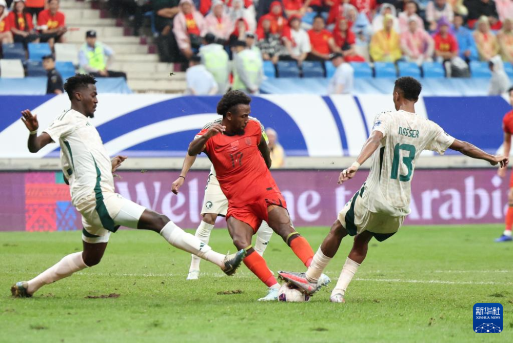 国际足球比赛中球员表现不稳定