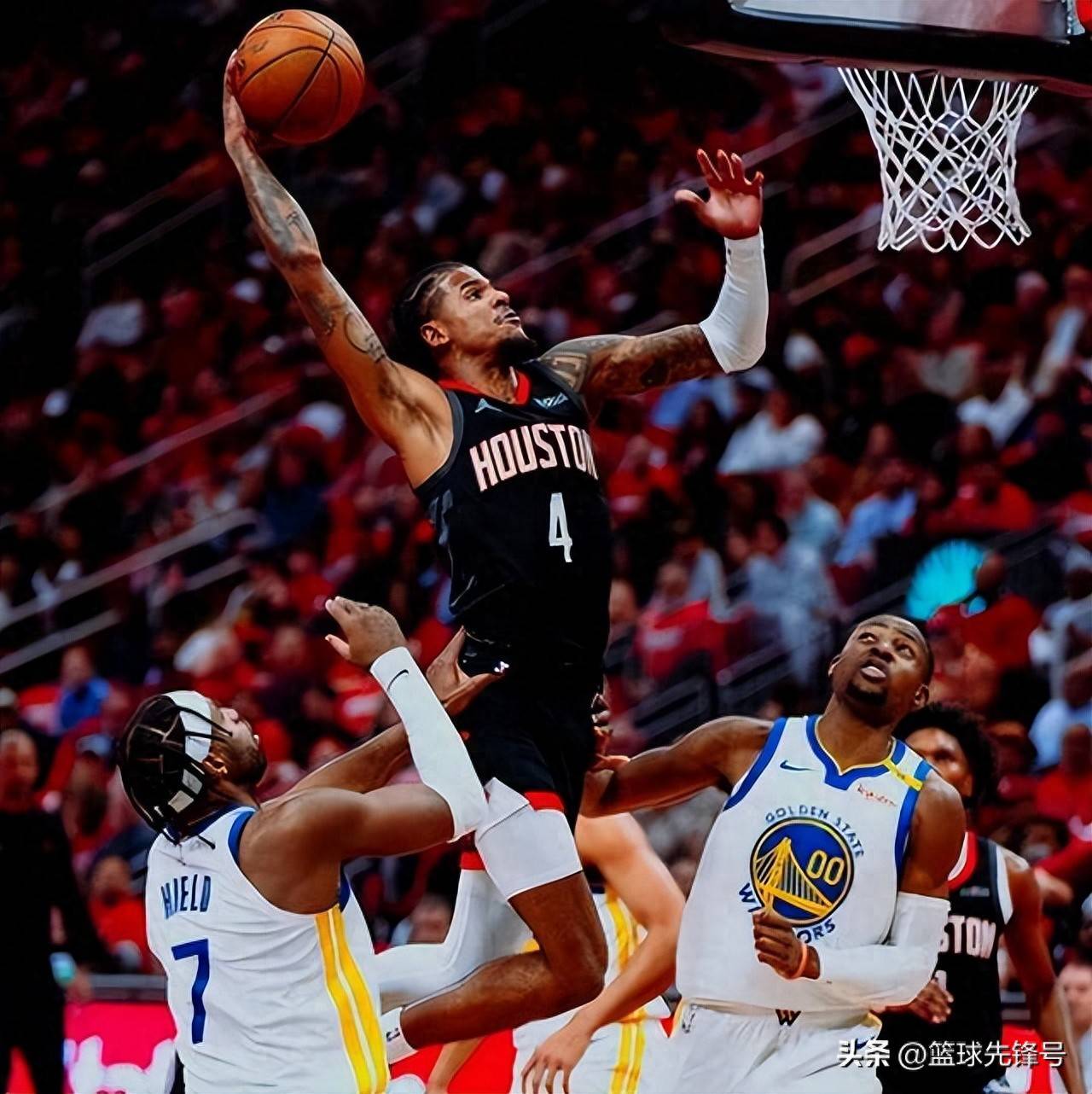 爱体育-步行者艰难击败勇士，逆风冲刺季后赛