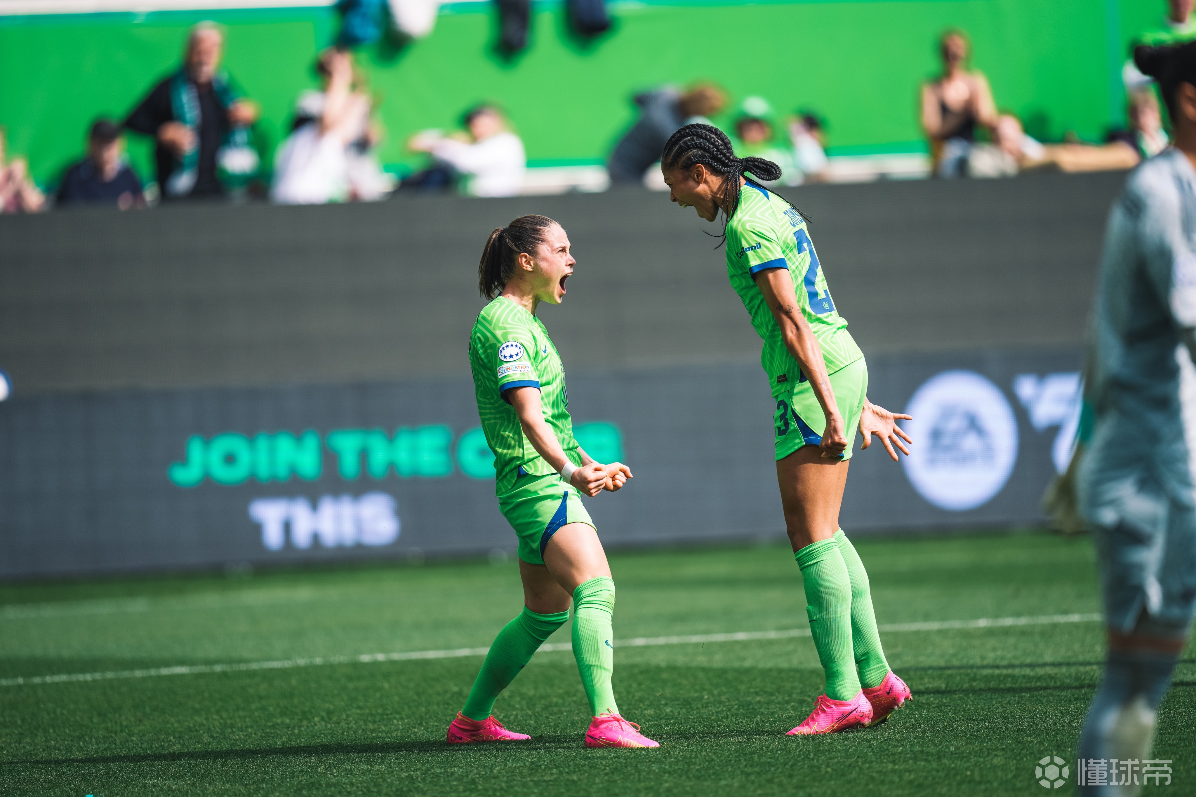 爱体育官网-沃尔夫斯堡战平阿森纳，克齐特开创进球狂潮