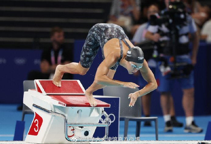 加拿大选手在游泳项目中实现突破