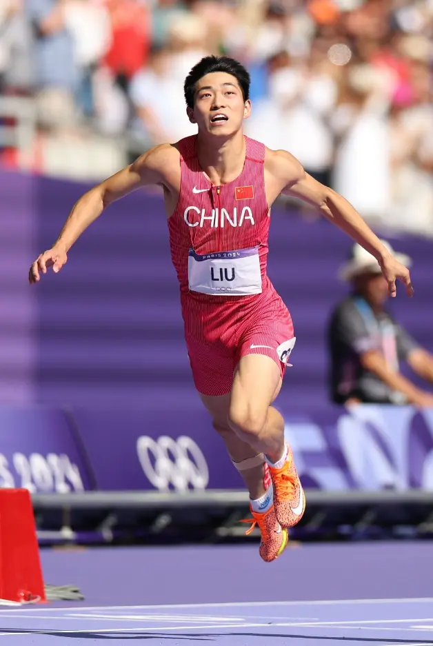 中国田径队夺得男子跨栏金牌