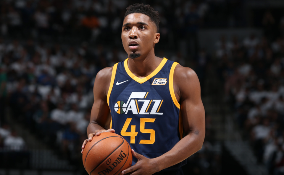 爱体育-爵士客场大胜活塞，米切尔表现优异