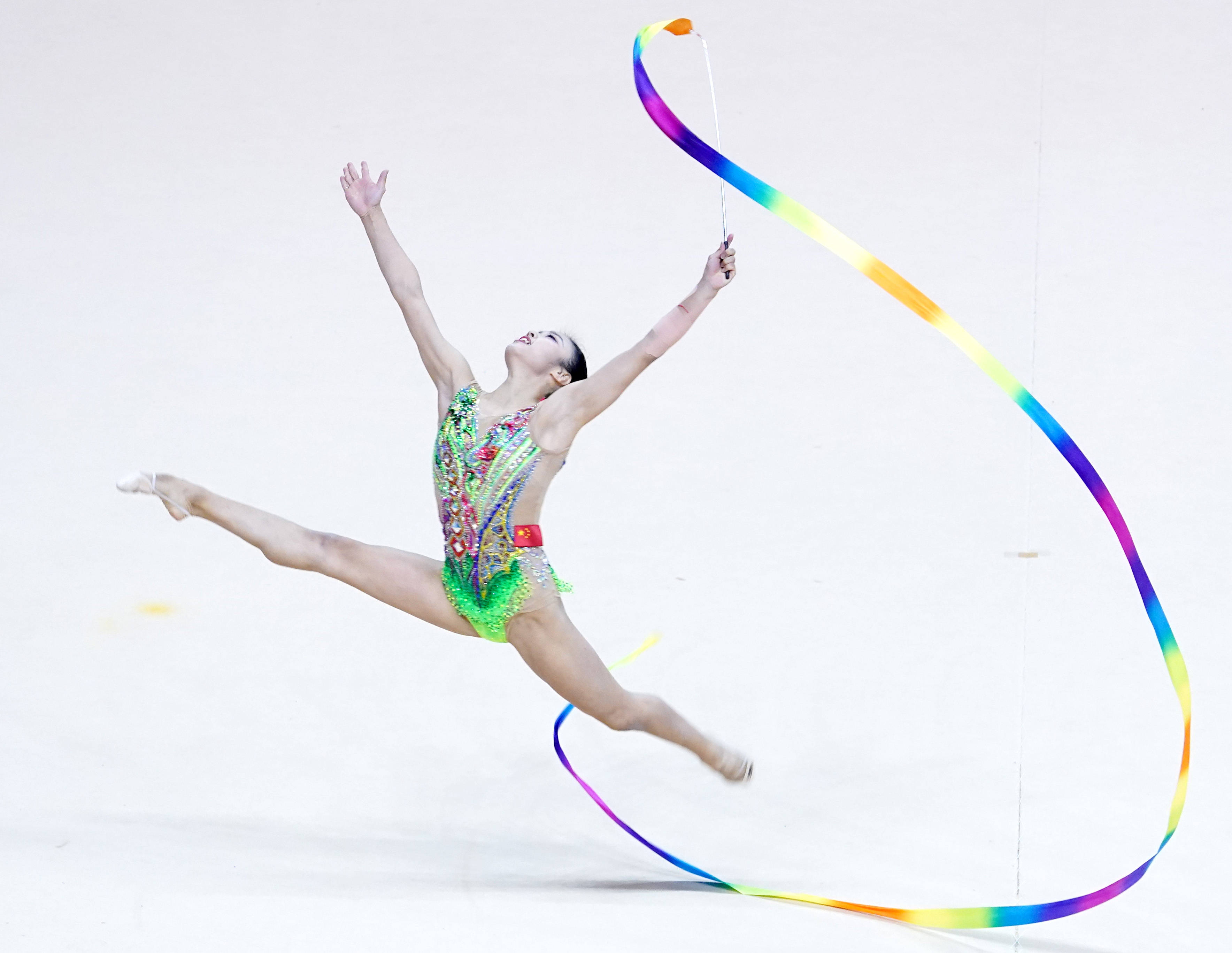 体操冠军精湛表现，完美演绎技艺之美