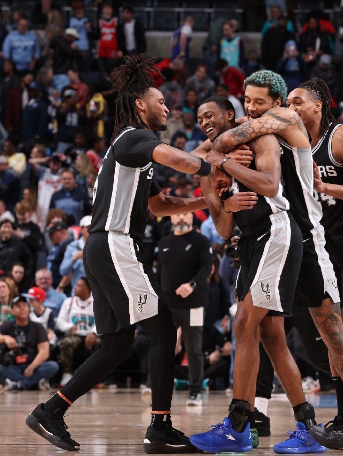 爱体育官方网站-步行者连胜延续，灰熊逆转马刺