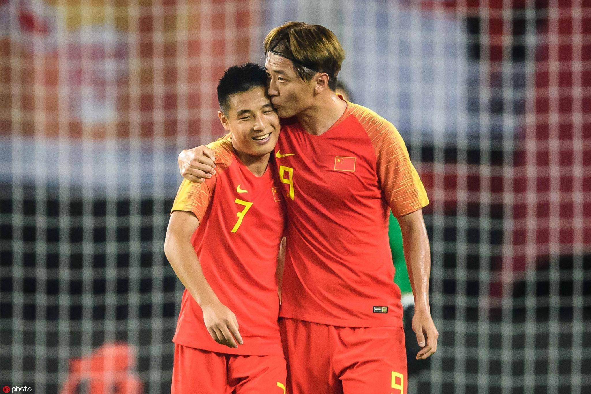 黄金中锋再破门，全队庆祝连胜