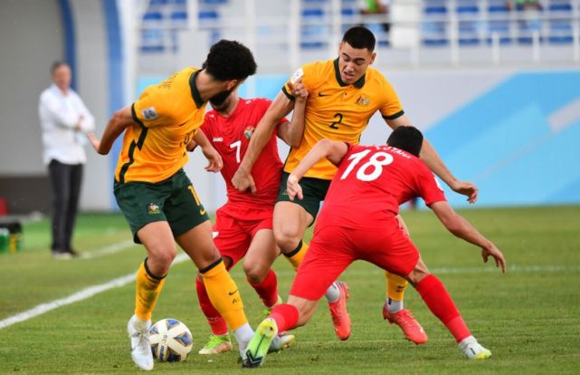 爱体育-澳大利亚队逆风翻盘，成功晋级