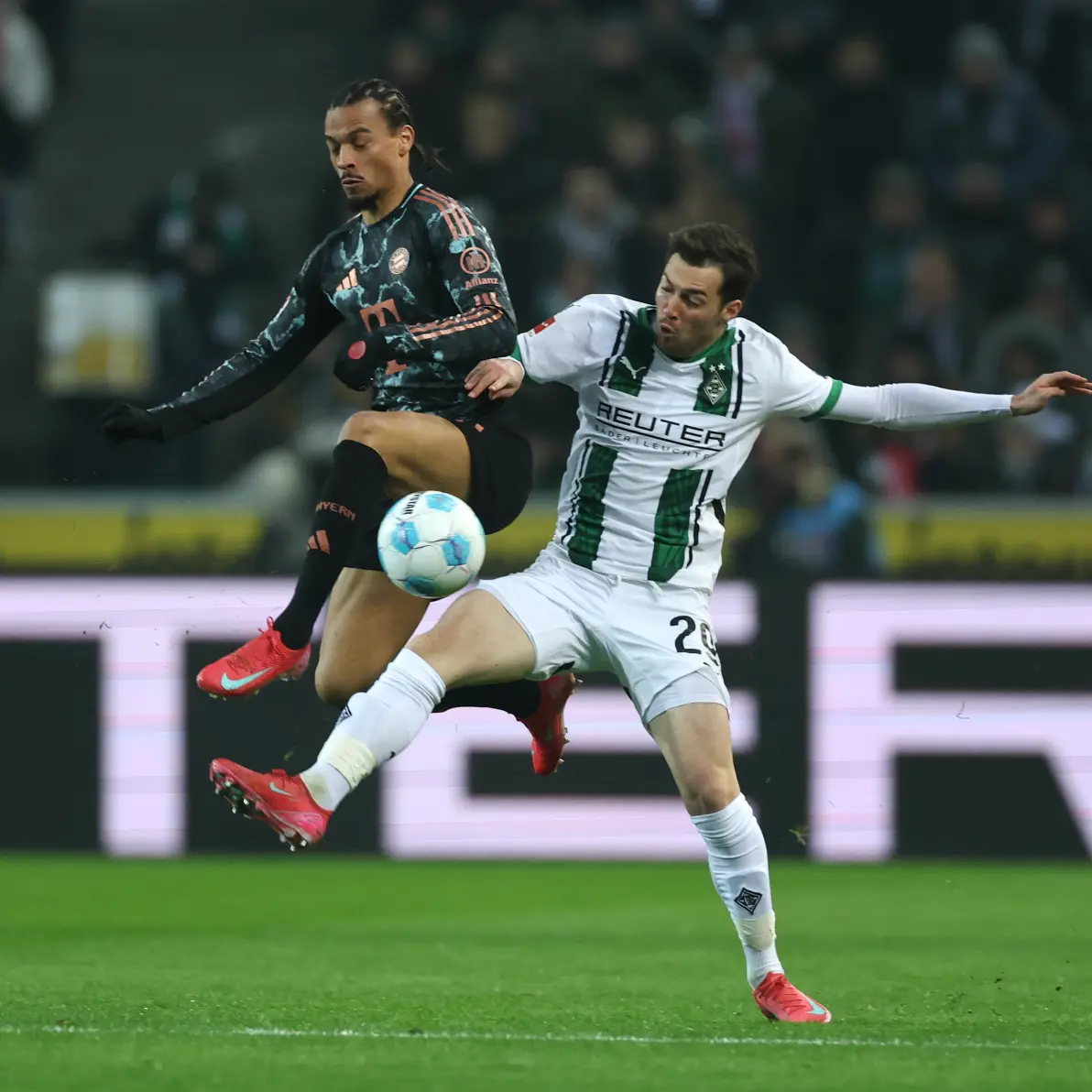 爱体育官方网站-门兴格拉德巴赫主场大败，前路坎坷