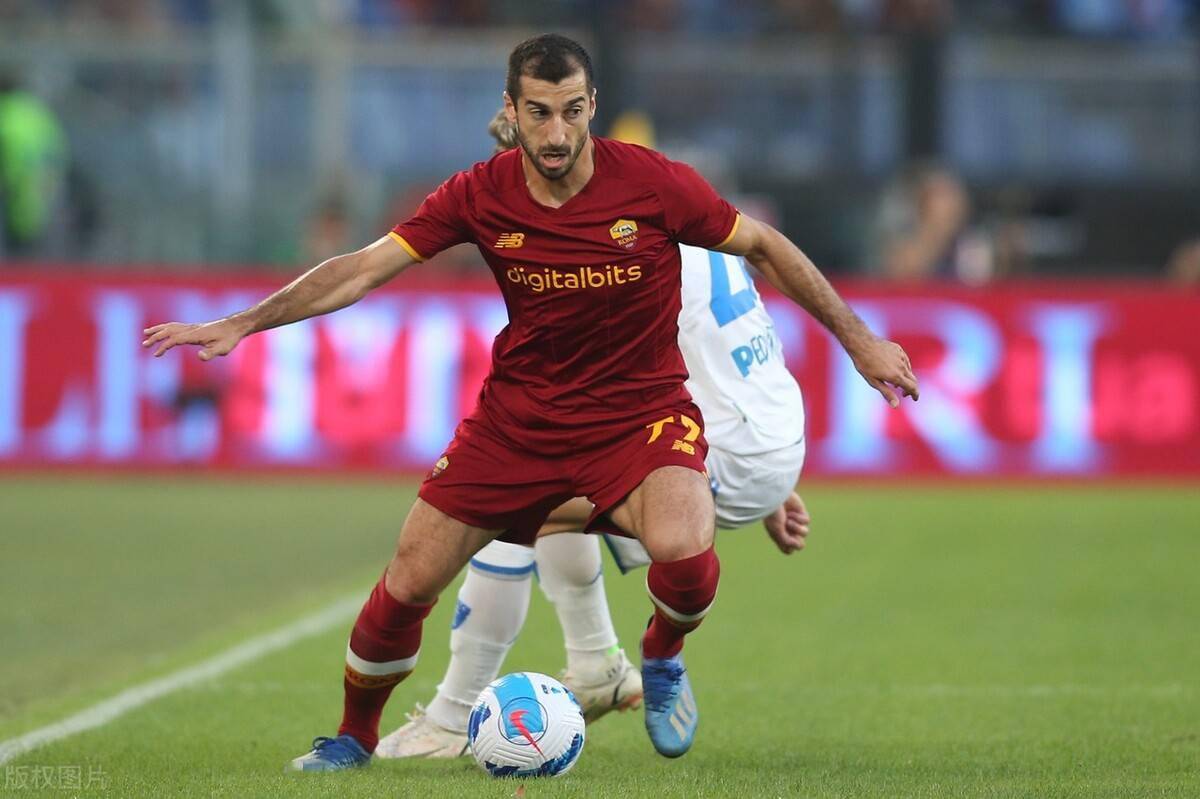 罗马后防线不稳,引发犯错连连 罗马后防线不稳,引发犯错连连