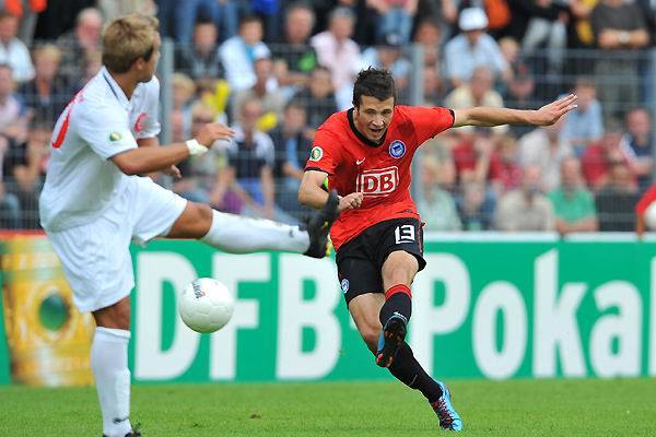 柏林赫塔主场击败汉诺威，取得全胜积分