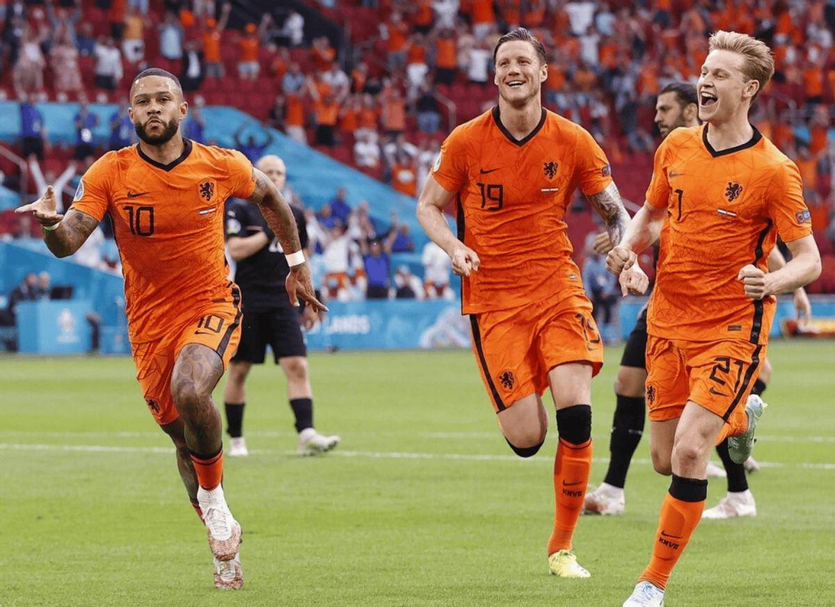 爱体育官网-欧洲杯预选赛火热上演，各路豪强一决高下