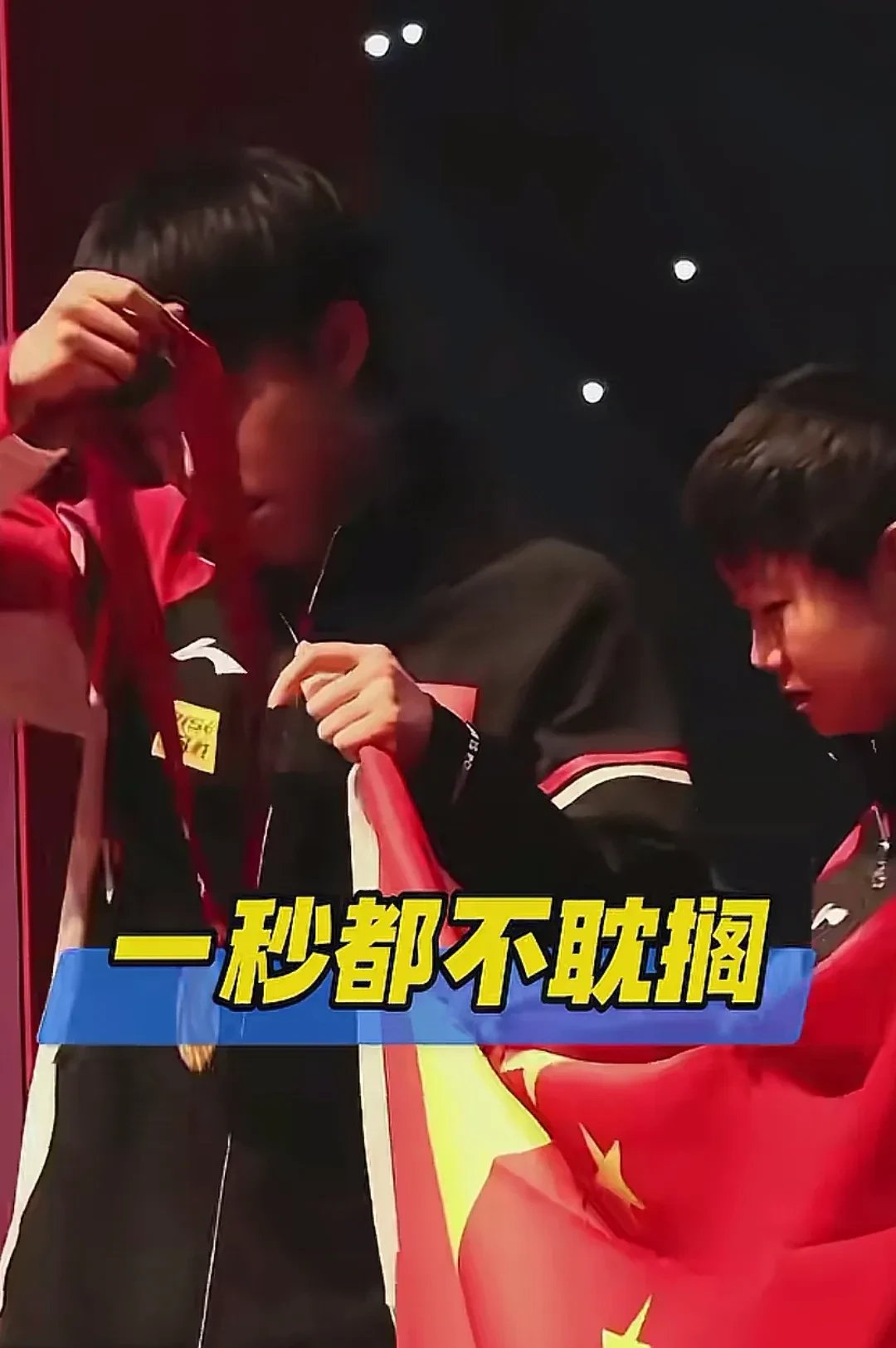 双方实力悬殊,球迷期待一场惊喜 双方实力悬殊,球迷期待一场惊喜